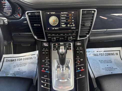 Used 2016 Porsche Panamera image 22