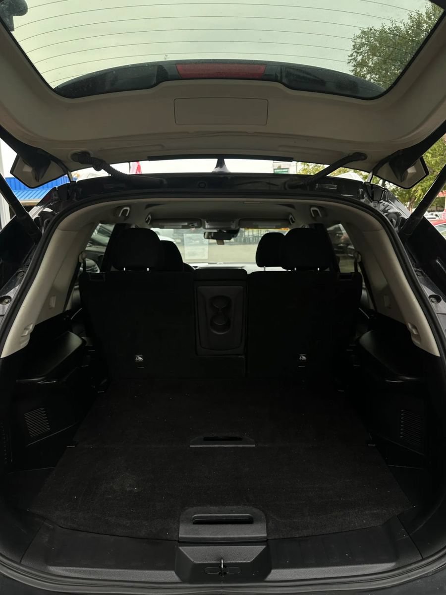 Used 2019 Nissan Rogue SV AWD/4WD image 16