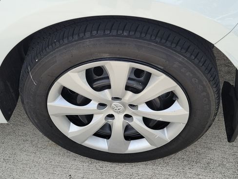 Certified 2025 Toyota Corolla LE FWD image 10