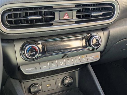 Used 2022 Hyundai Kona Limited image 14