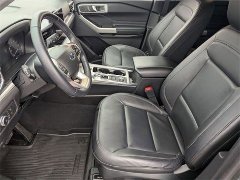 Used 2022 Ford Explorer XLT w/ Equipment Group 202A image 11
