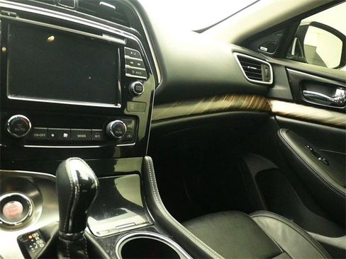 Used 2018 Nissan Maxima Platinum image 12