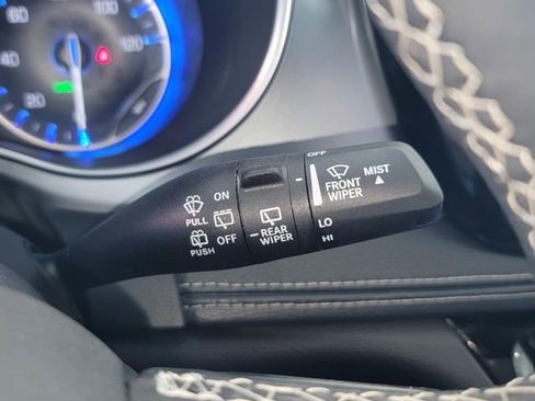 Used 2025 Chrysler Pacifica Limited FWD image 14