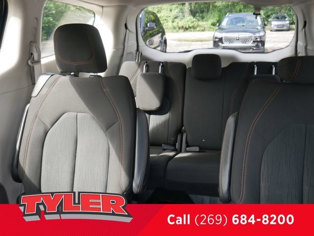 Used 2017 Chrysler Pacifica LX FWD image 35