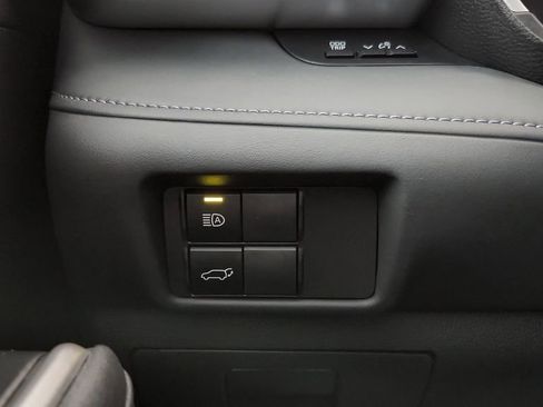 Used 2022 Toyota Highlander XLE AWD/4WD image 34