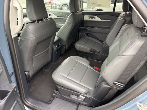 New 2026 Ford Explorer Active RWD image 18