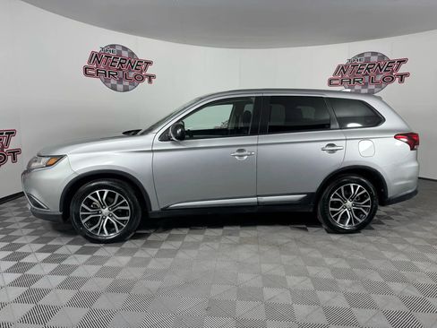 Used 2018 Mitsubishi Outlander ES image 4