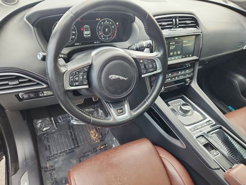 Used 2019 Jaguar F-PACE S image 15