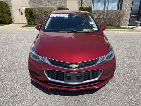 Used 2018 Chevrolet Cruze LT w/ LT Convenience Package FWD image 10