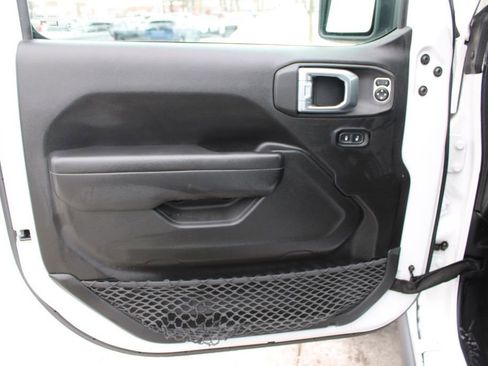 Used 2022 Jeep Wrangler Unlimited Rubicon w/ Cold Weather Group image 18