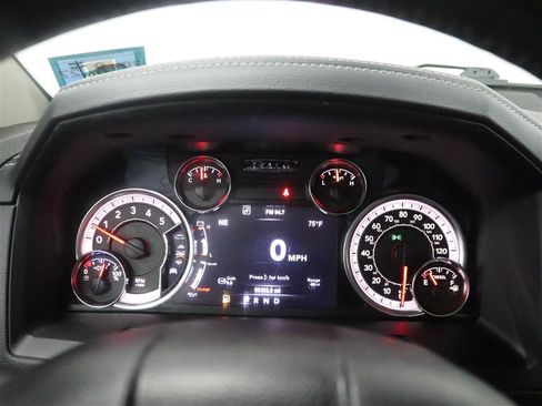 Used 2018 RAM 1500 Laramie w/ Convenience Group AWD/4WD image 33
