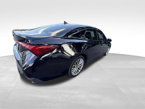 Used 2019 Toyota Avalon Limited FWD image 5
