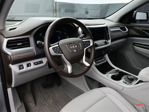 Used 2023 GMC Acadia SLT w/ Technology Package image 4