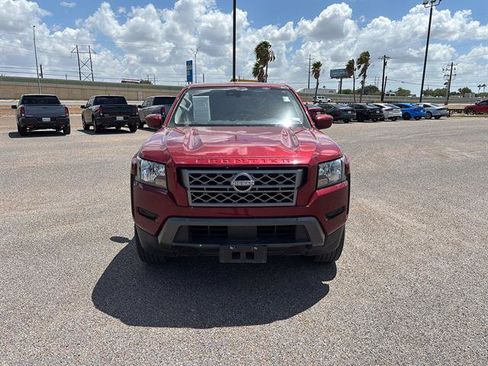 Used 2024 Nissan Frontier SV RWD image 2