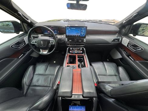 Used 2023 Lincoln Navigator Reserve AWD/4WD image 12