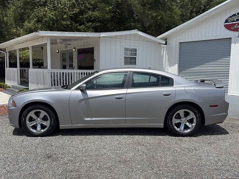 Used 2014 Dodge Charger SE w/ Sport Appearance Group RWD image 8