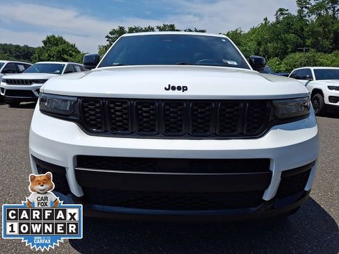 Used 2023 Jeep Grand Cherokee L Laredo AWD/4WD image 2
