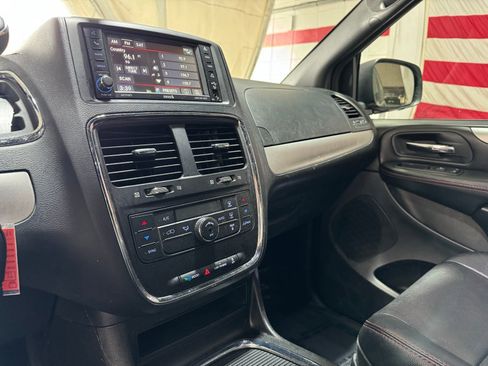 Used 2016 Dodge Grand Caravan R/T FWD image 21