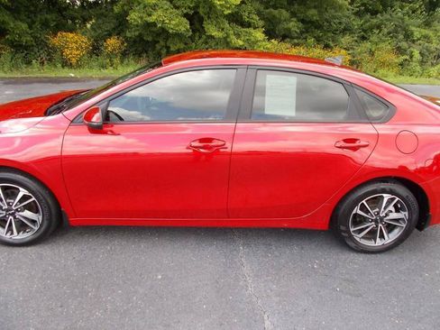 Used 2023 Kia Forte LXS w/ LXS Technology Package FWD image 6