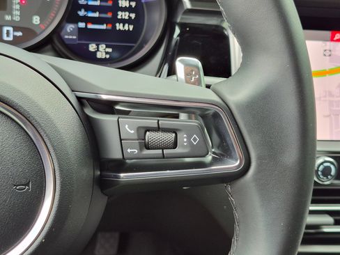 Certified 2026 Porsche Macan AWD/4WD image 10