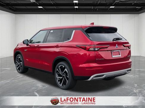 New 2025 Mitsubishi Outlander SE image 3