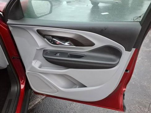 Used 2023 GMC Terrain SLT image 25