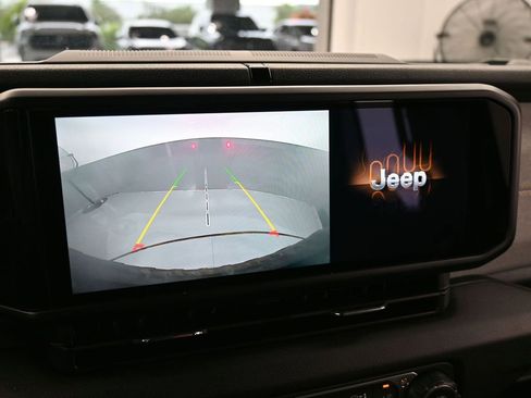 Used 2024 Jeep Wrangler Unlimited image 18