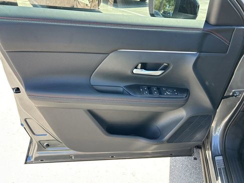 New 2026 Nissan Kicks SR FWD image 17