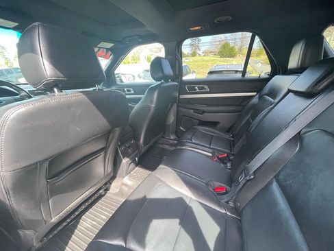 Used 2017 Ford Explorer XLT w/ Equipment Group 202A image 22