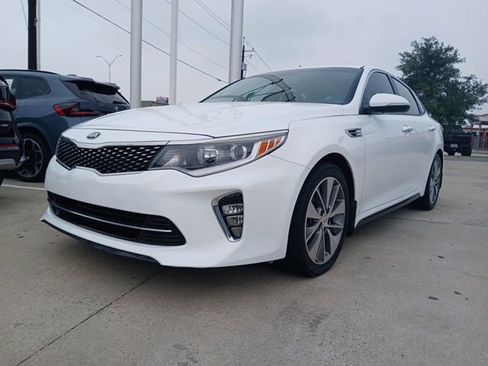 Used 2018 Kia Optima S w/ 18" Alloy Wheels Package FWD image 3