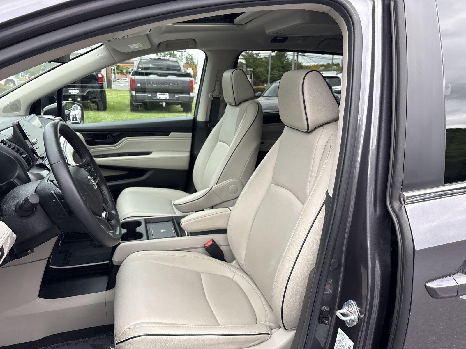 Used 2025 Honda Odyssey Touring image 13