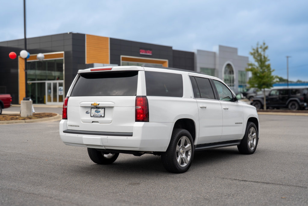 Used 2017 Chevrolet Suburban LT w/ Luxury Package AWD/4WD image 7