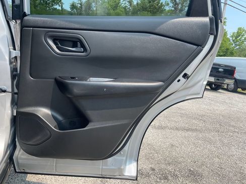 Used 2024 Nissan Rogue S FWD image 19