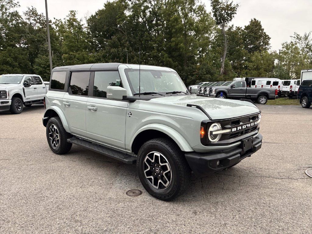 Used 2023 Ford Bronco Outer Banks AWD/4WD image 3