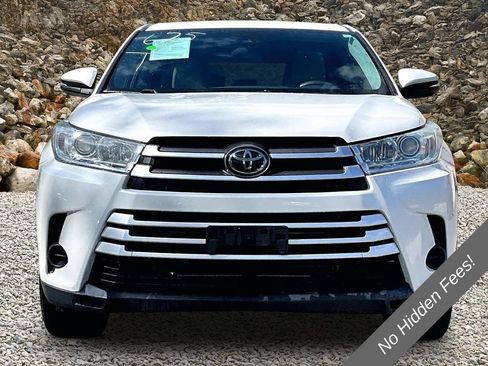 Used 2018 Toyota Highlander LE AWD/4WD image 3
