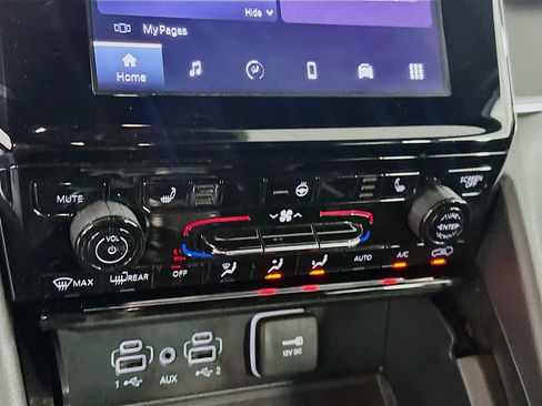 Used 2024 Jeep Grand Cherokee Altitude image 23