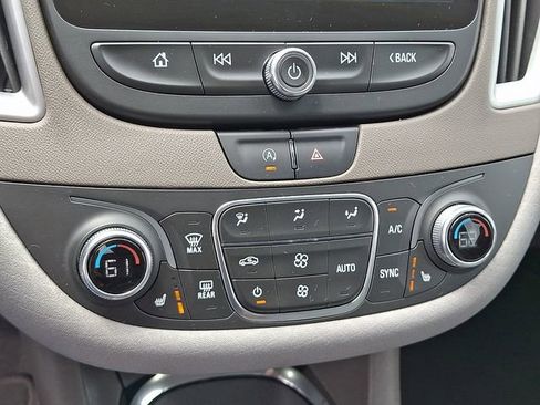 Used 2022 Chevrolet Malibu LT FWD image 15