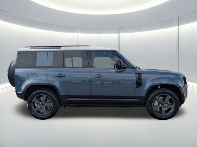 Used 2026 Land Rover Defender 110 X-Dynamic SE AWD/4WD image 6