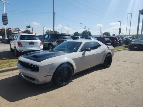 Used 2019 Dodge Challenger SRT Hellcat RWD image 2