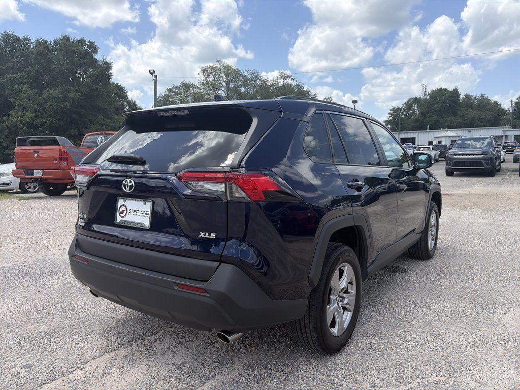 Used 2025 Toyota RAV4 XLE FWD image 6