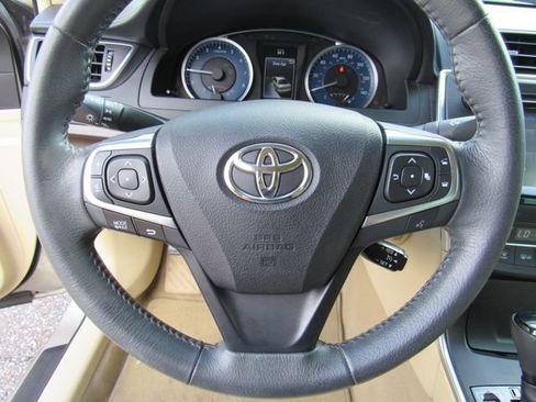 Used 2017 Toyota Camry XLE w/ Moonroof Package FWD image 29