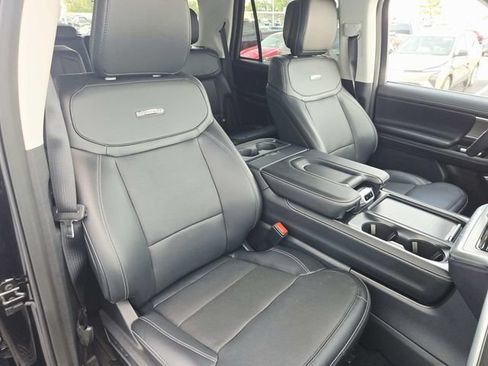 Used 2026 Ford Expedition Platinum AWD/4WD image 16