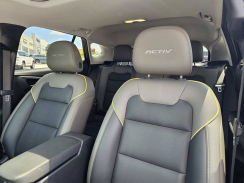 Used 2025 Chevrolet Trax ACTIV w/ Sunroof Package FWD image 17