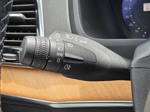 Certified 2025 Volvo XC90 B6 Plus AWD/4WD image 31