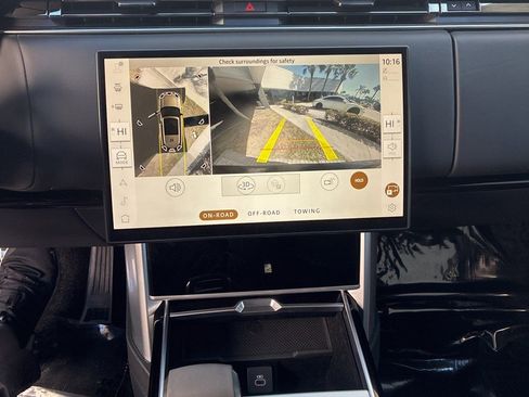 Used 2024 Land Rover Range Rover Long Wheelbase SE image 18