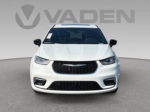 New 2026 Chrysler Pacifica Limited w/ Uconnect Theater Family Group image 21