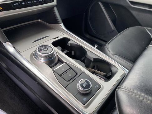 Used 2022 Ford Explorer XLT w/ Equipment Group 202A image 19