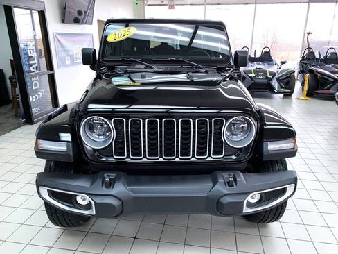 Used 2025 Jeep Wrangler Unlimited Sahara w/ Safety Group AWD/4WD image 4