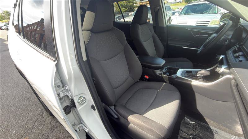 Used 2021 Toyota RAV4 XLE AWD/4WD image 16