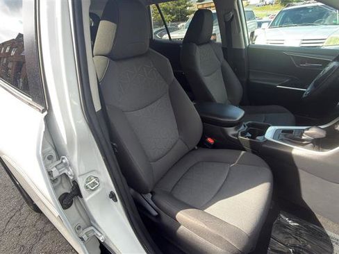 Used 2021 Toyota RAV4 XLE AWD/4WD image 16